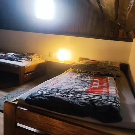 Pronajem Klimatizovanych Chaticek Stit Lejlighed Chlumec nad Cidlinou