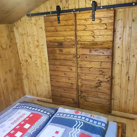 Pronajem Klimatizovanych Chaticek Stit Lejlighed Chlumec nad Cidlinou