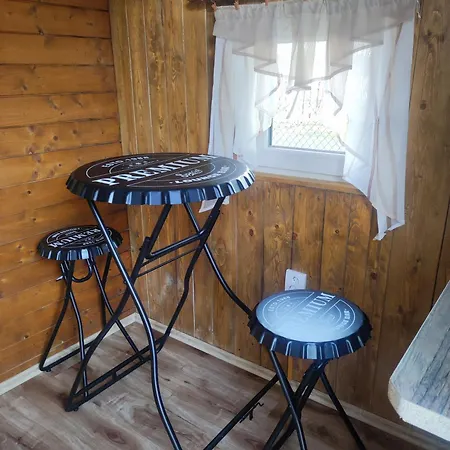 Pronajem Klimatizovanych Chaticek Stit Lejlighed Chlumec nad Cidlinou